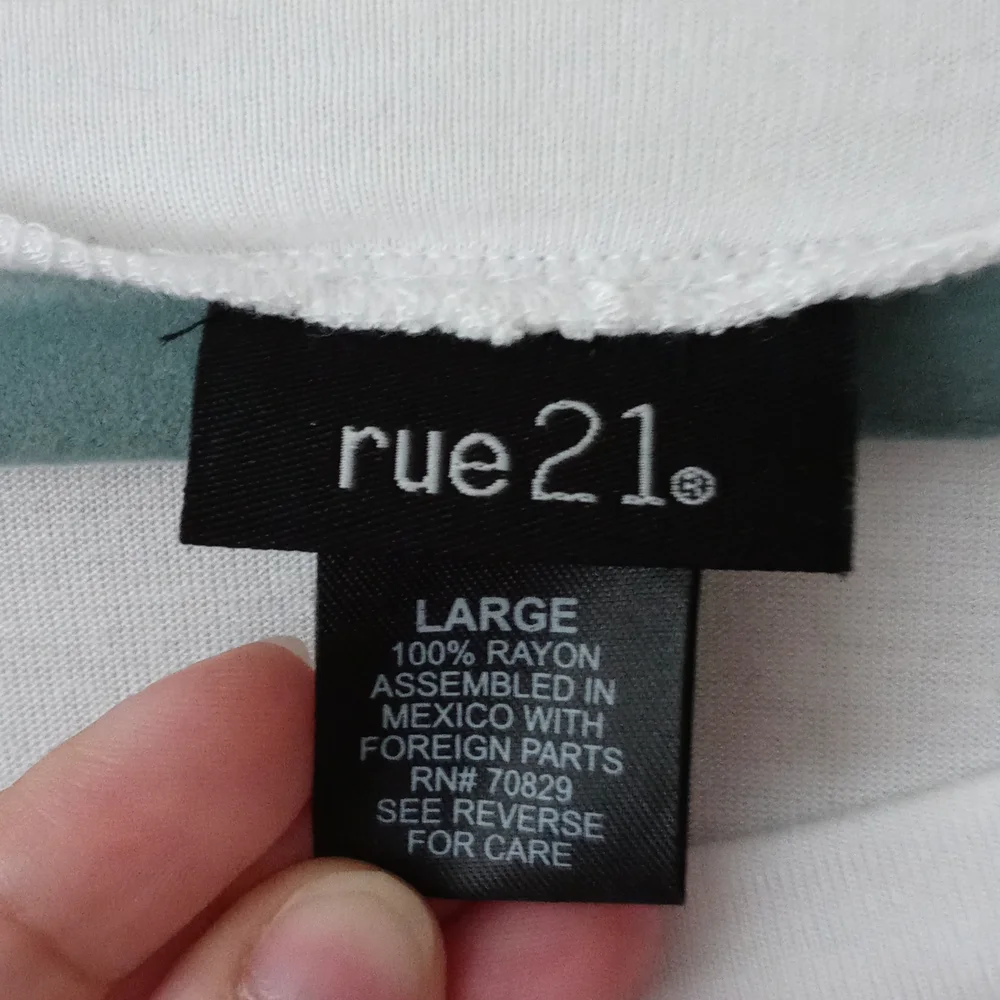 Basic White Tee - Picture 4 of 4